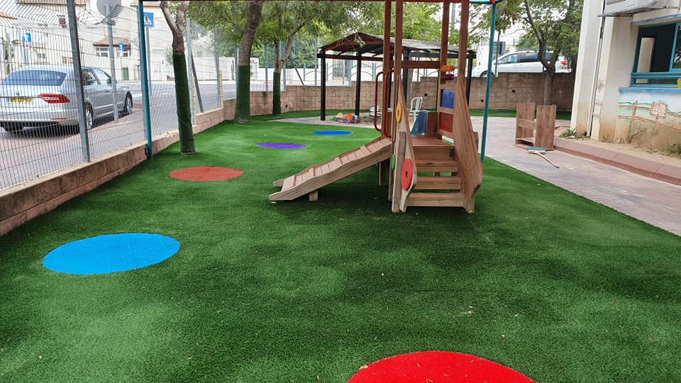 דשא סינטטי ומשטחי בטיחות בגני ילדים