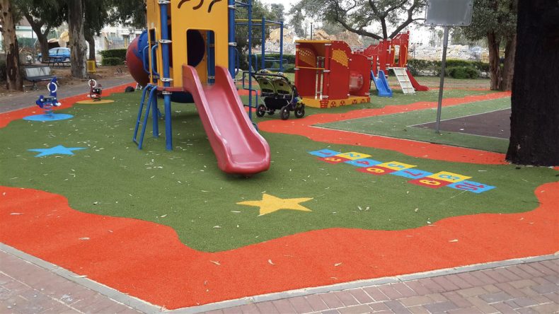 היתרונות של משטחי בטיחות לגני שעשועים